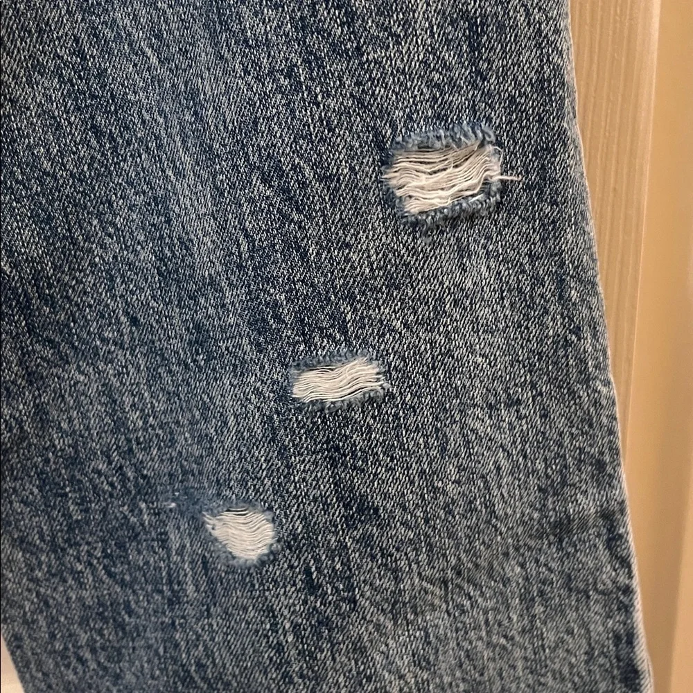 NWOT Junior’s Cropped Straight Leg Distressed Light Wash Jeans Size 5/26 - Picture 6 of 11